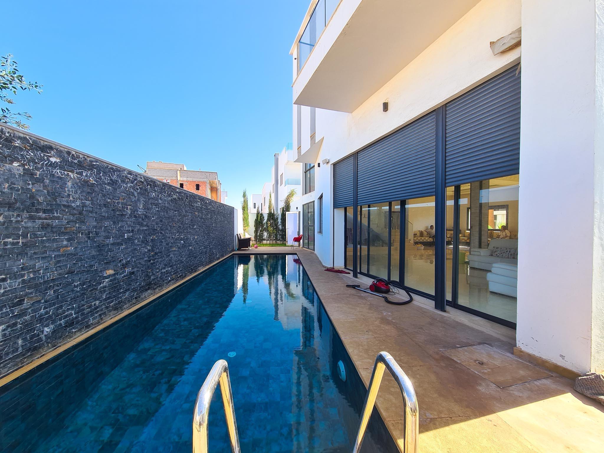 Sublime villa neuve avec piscine vue sur mer