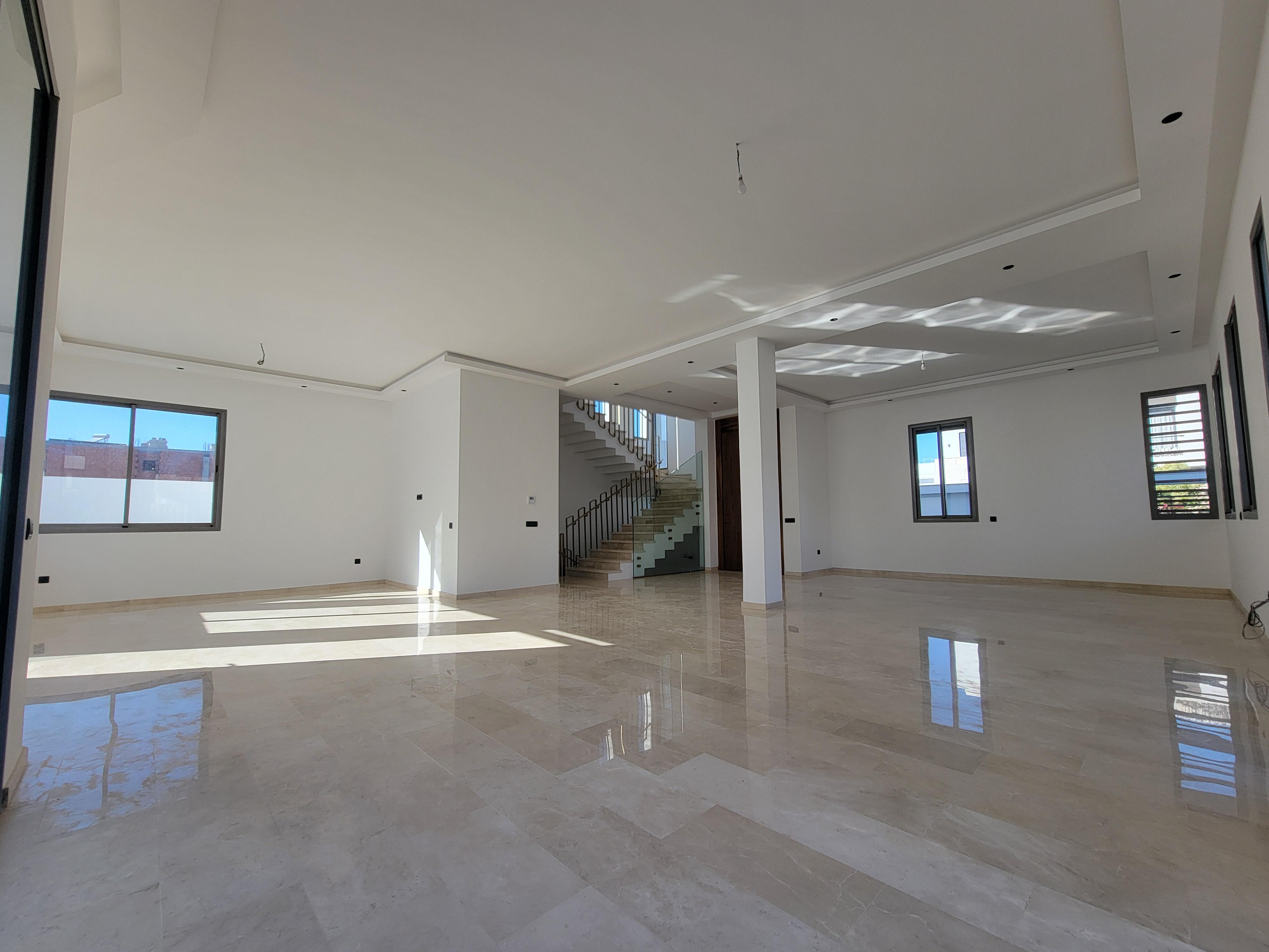 À VENDRE – Villa de Prestige à Dar Bouazza Haut Standing &amp; Potentiel Exceptionnel — 5