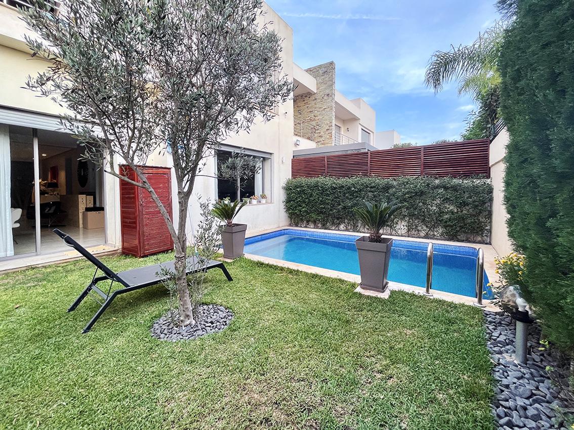 Villa moderne, 4 chambres, jardin et piscine.