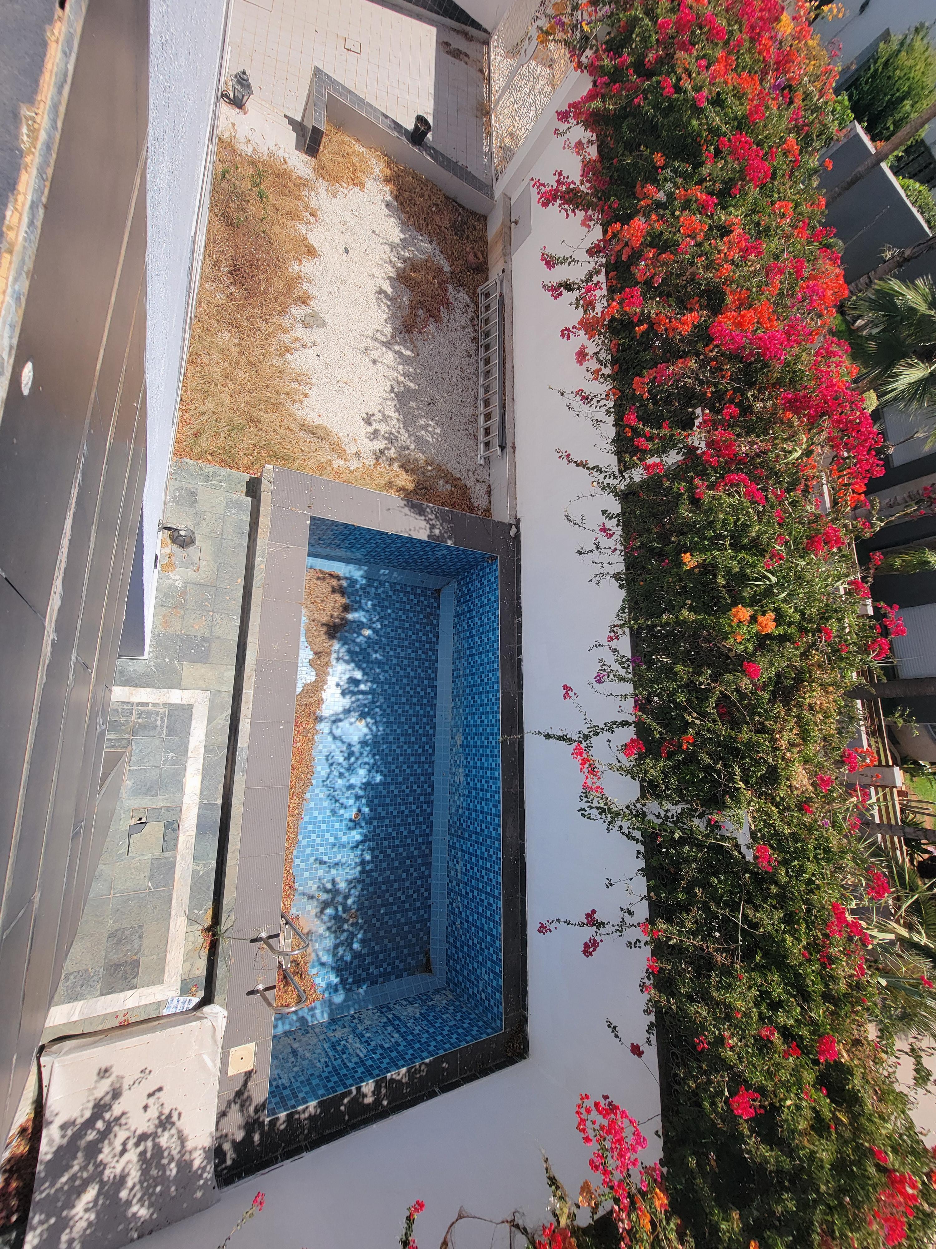 À Louer – Spacieuse Villa avec Piscine à Dar Bouazza, Proche Plage et Commodités