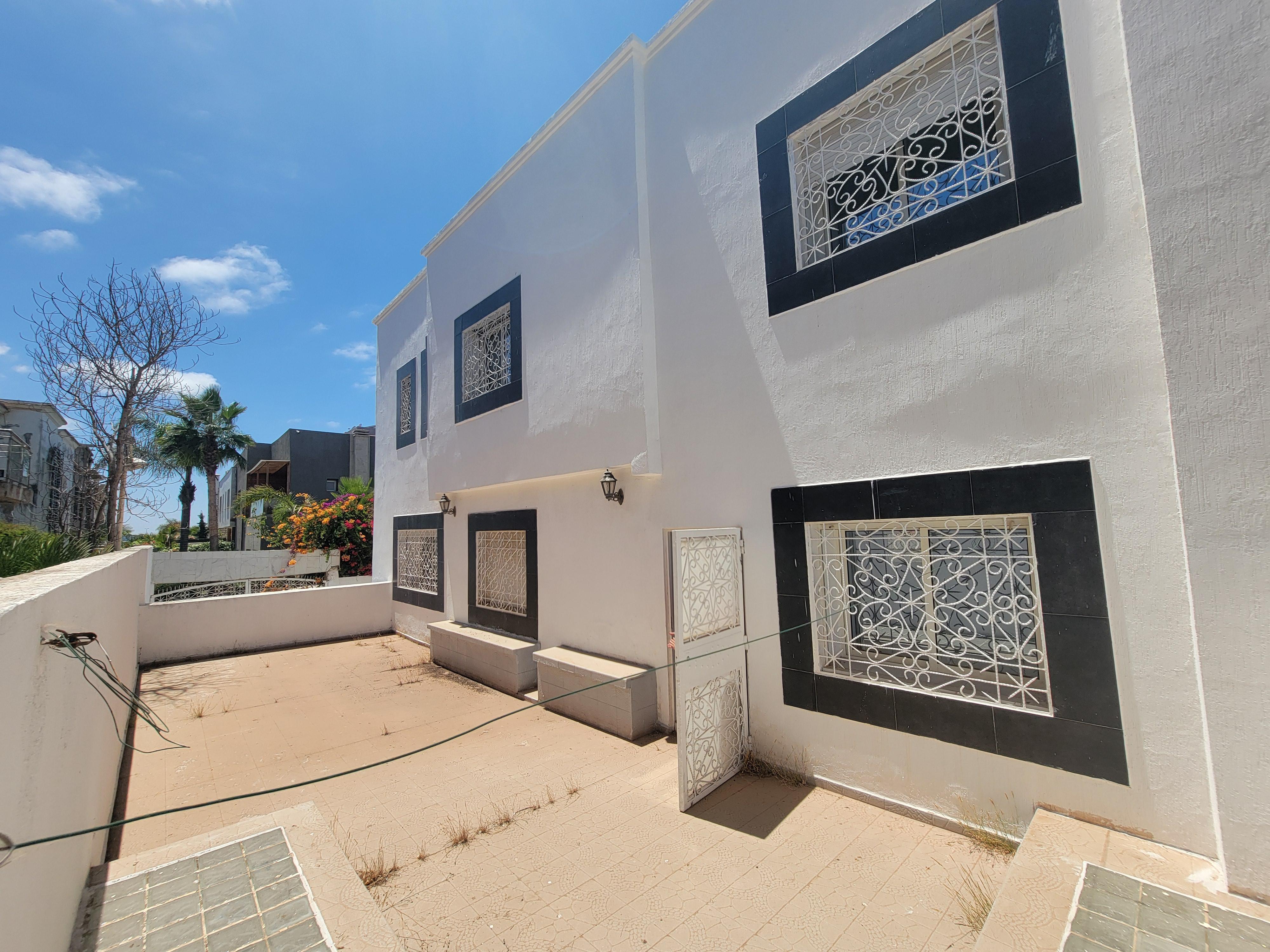 À Louer – Spacieuse Villa avec Piscine à Dar Bouazza, Proche Plage et Commodités — 2