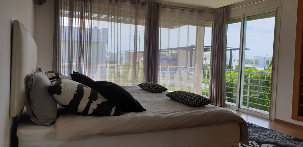 Agréable villa, grand jardin avec piscine. — 3