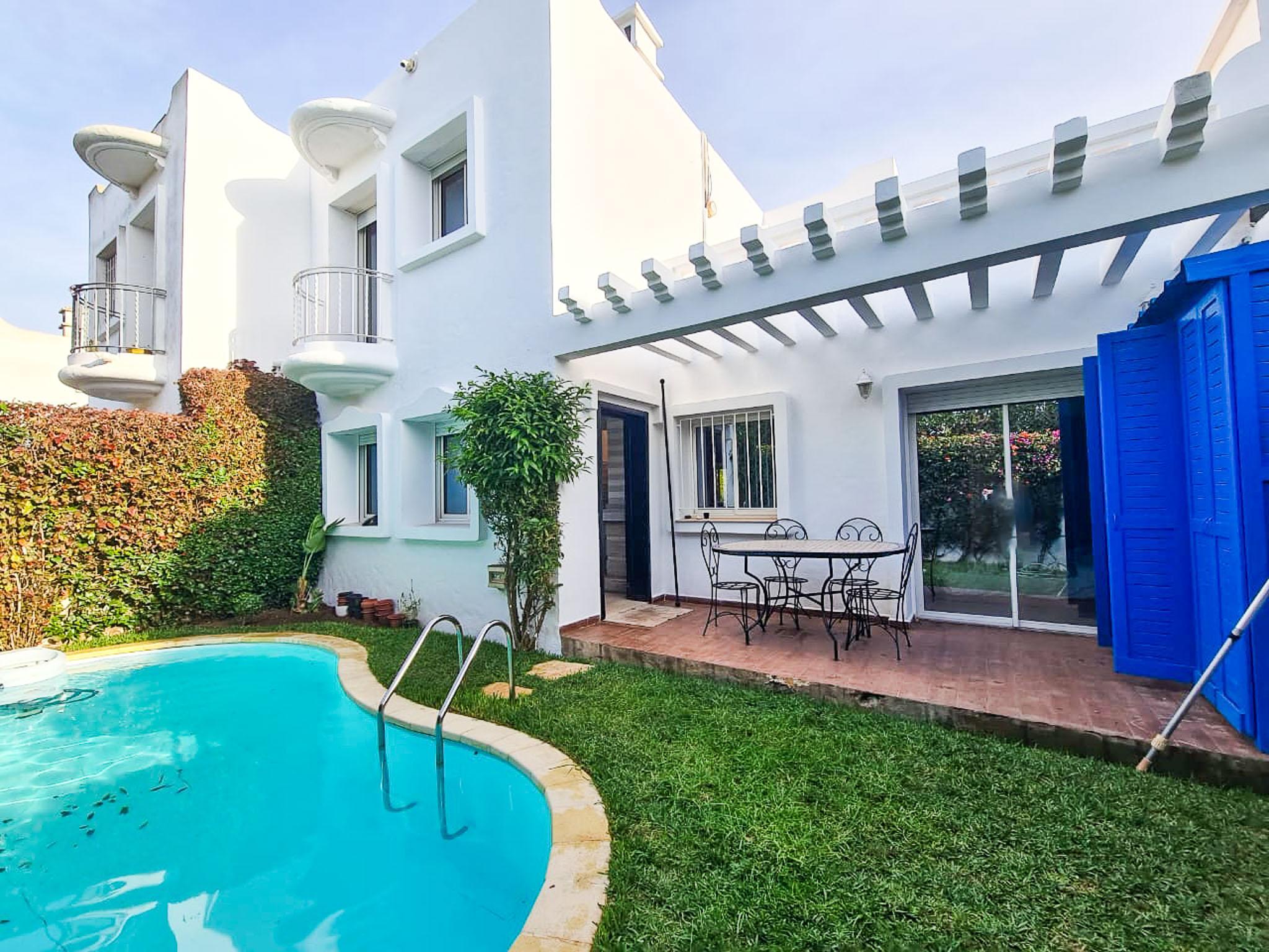 Belle villa avec piscine en résidence sécurisée.