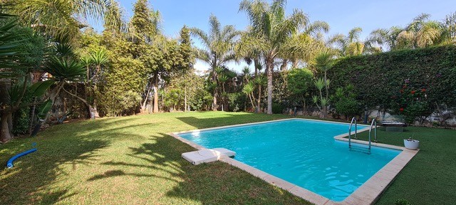 Villa haut standing, grand jardín et piscine. — 2