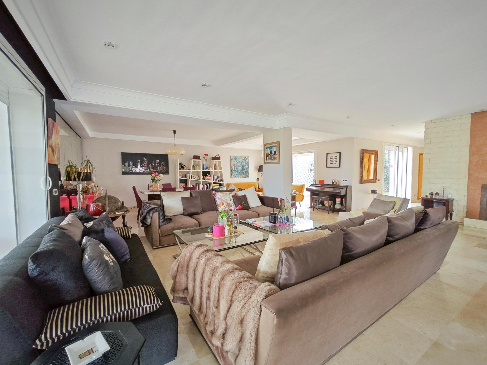 Villa d'exception en résidence de prestige. — 2