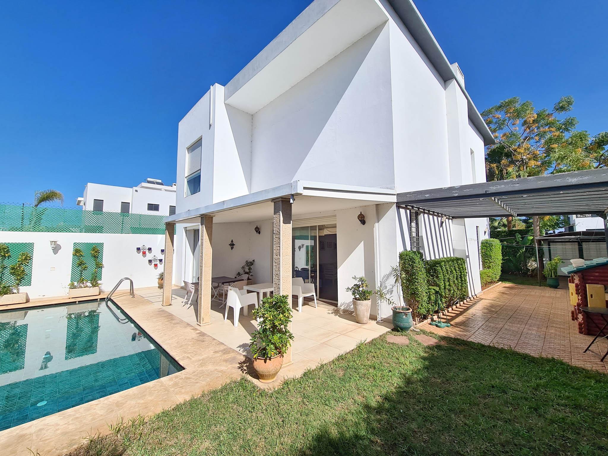 Villa 4 chambres avec piscine et jardin. — 2