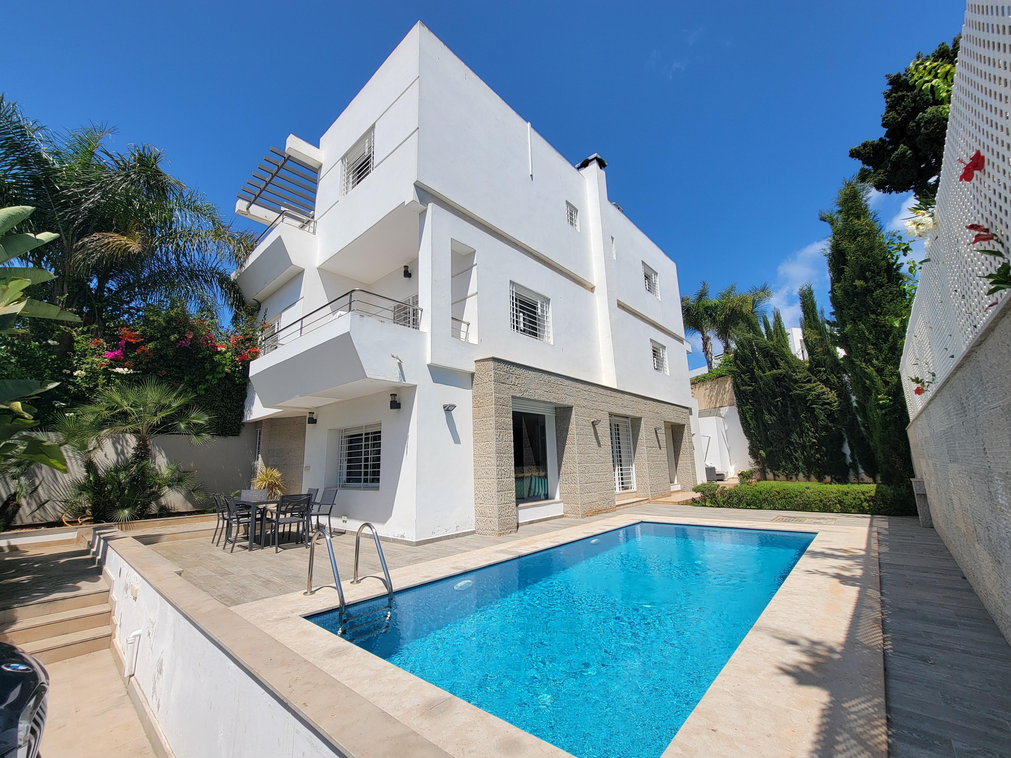 À Louer – Sublime Villa 3 étage Familiale avec Piscine et Jardin à Ain Diab, Casablanca