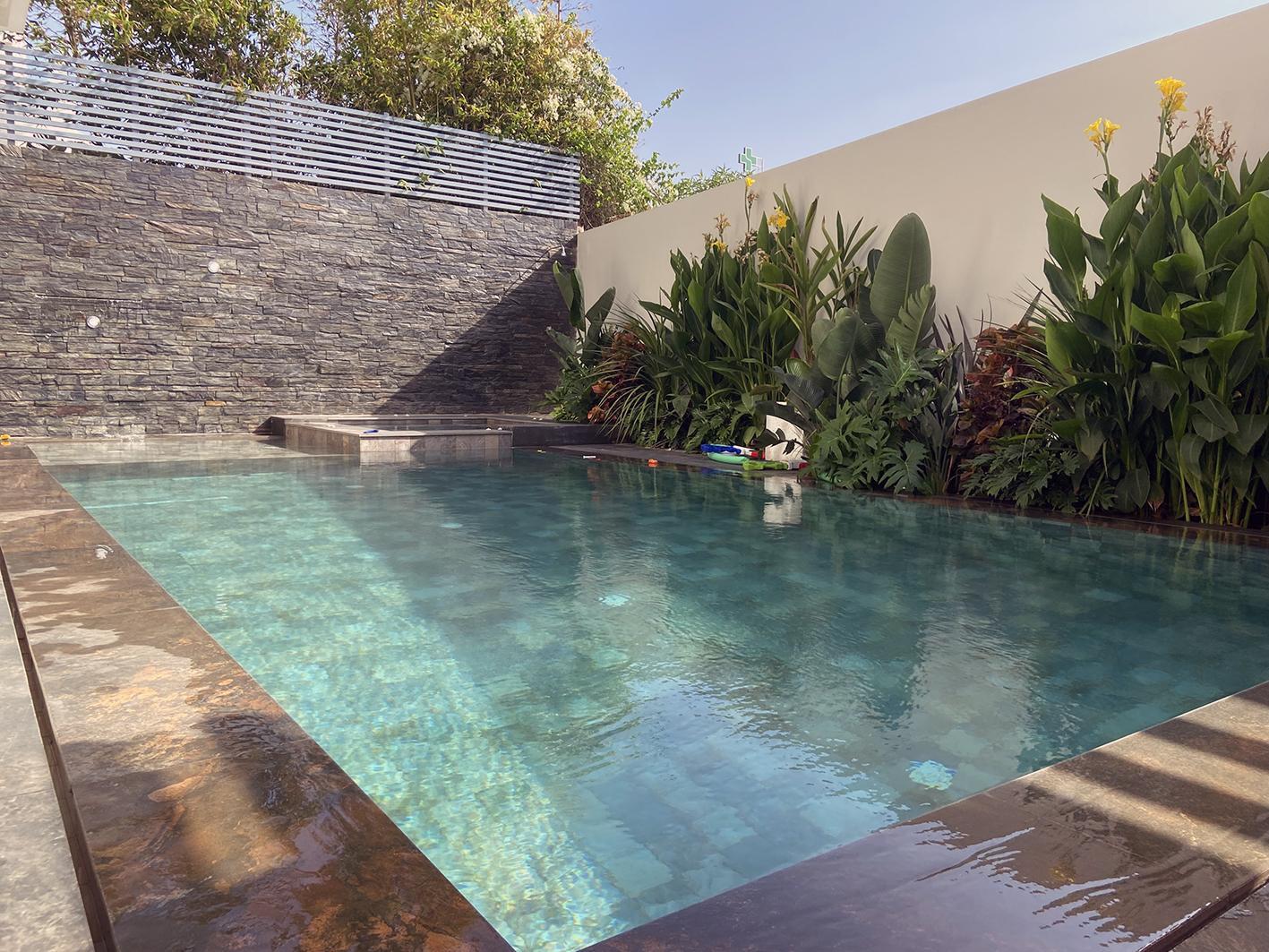 Très belle villa moderne avec piscine.