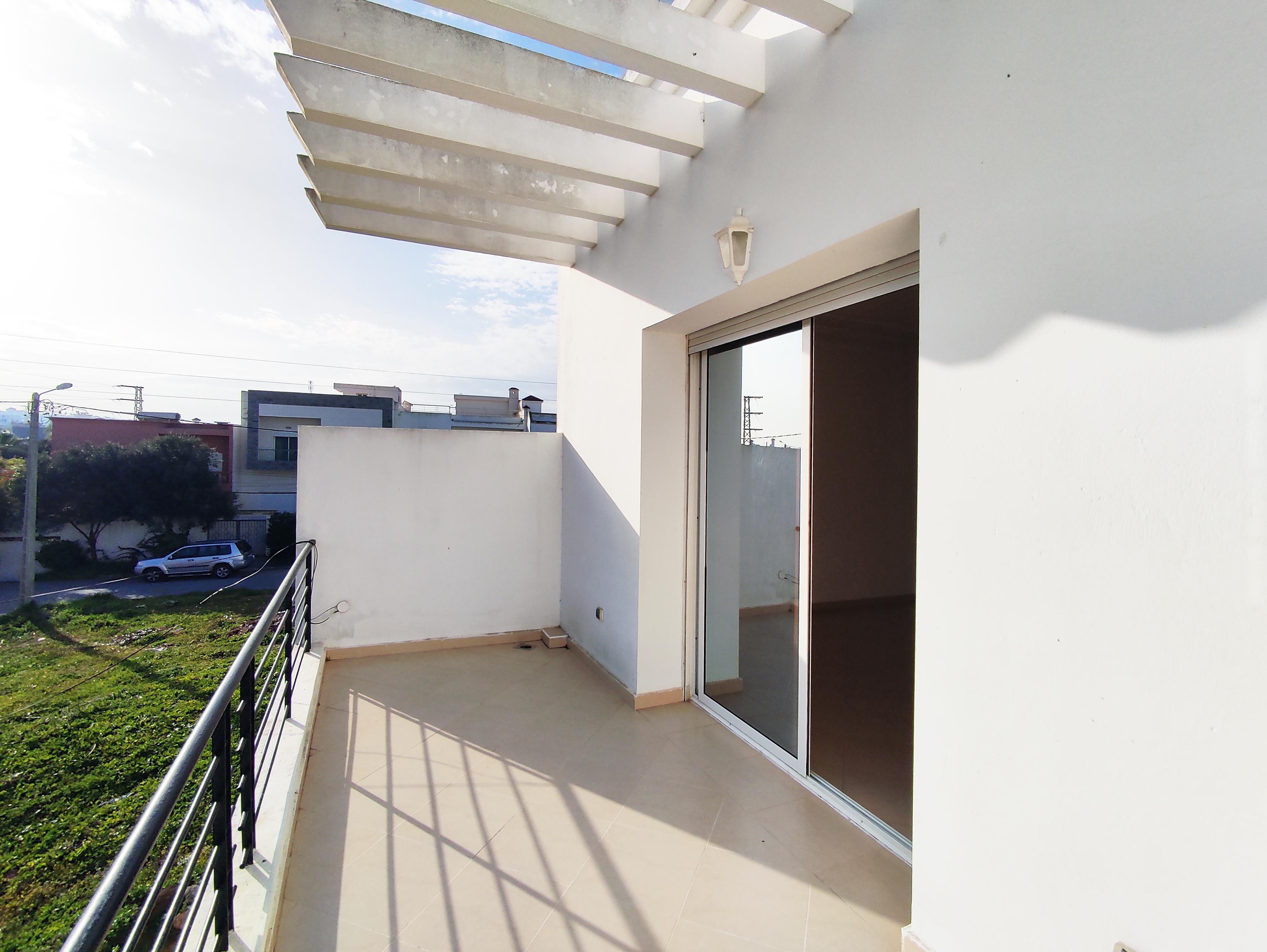 Villa semi-meublée, 3 ch. quartier résidentiel. — 5