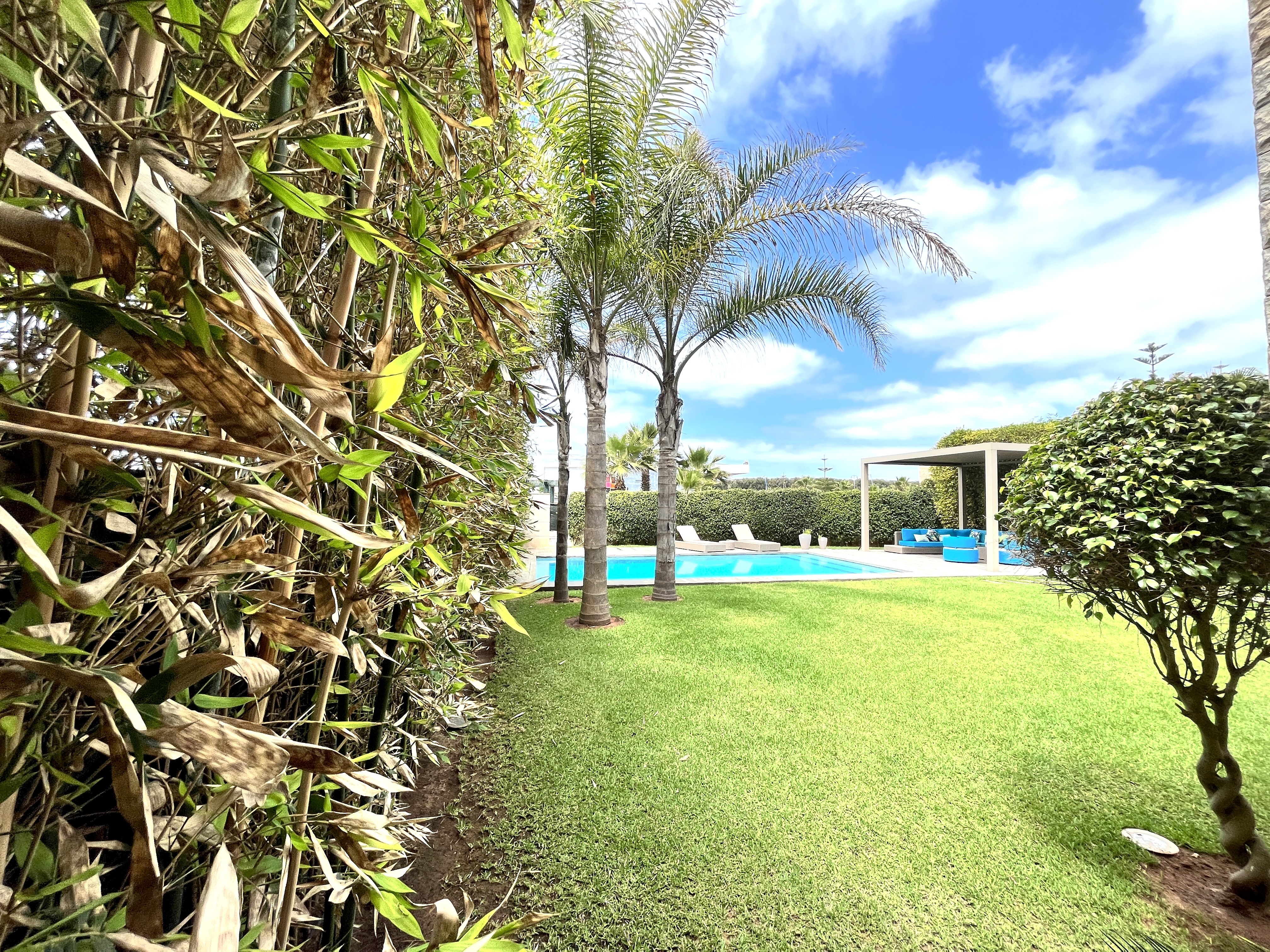Villa moderne, piscine et sublime extérieur. — 3
