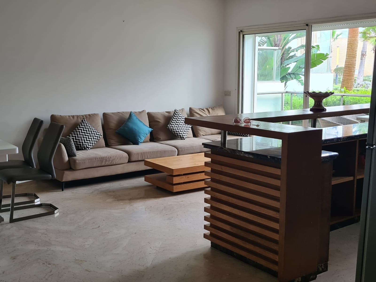 Joli studio avec une vue piscine — 3