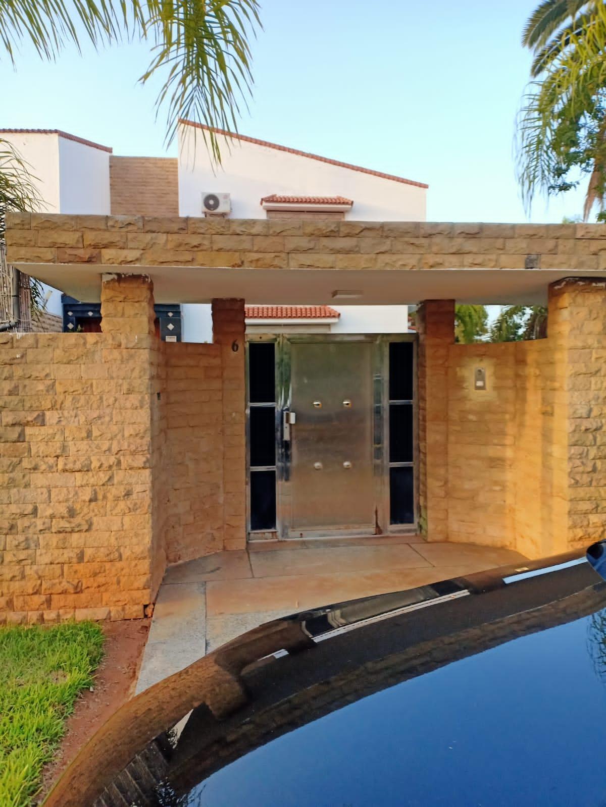 VILLA ANGLE AVENDRE OASIS — 2