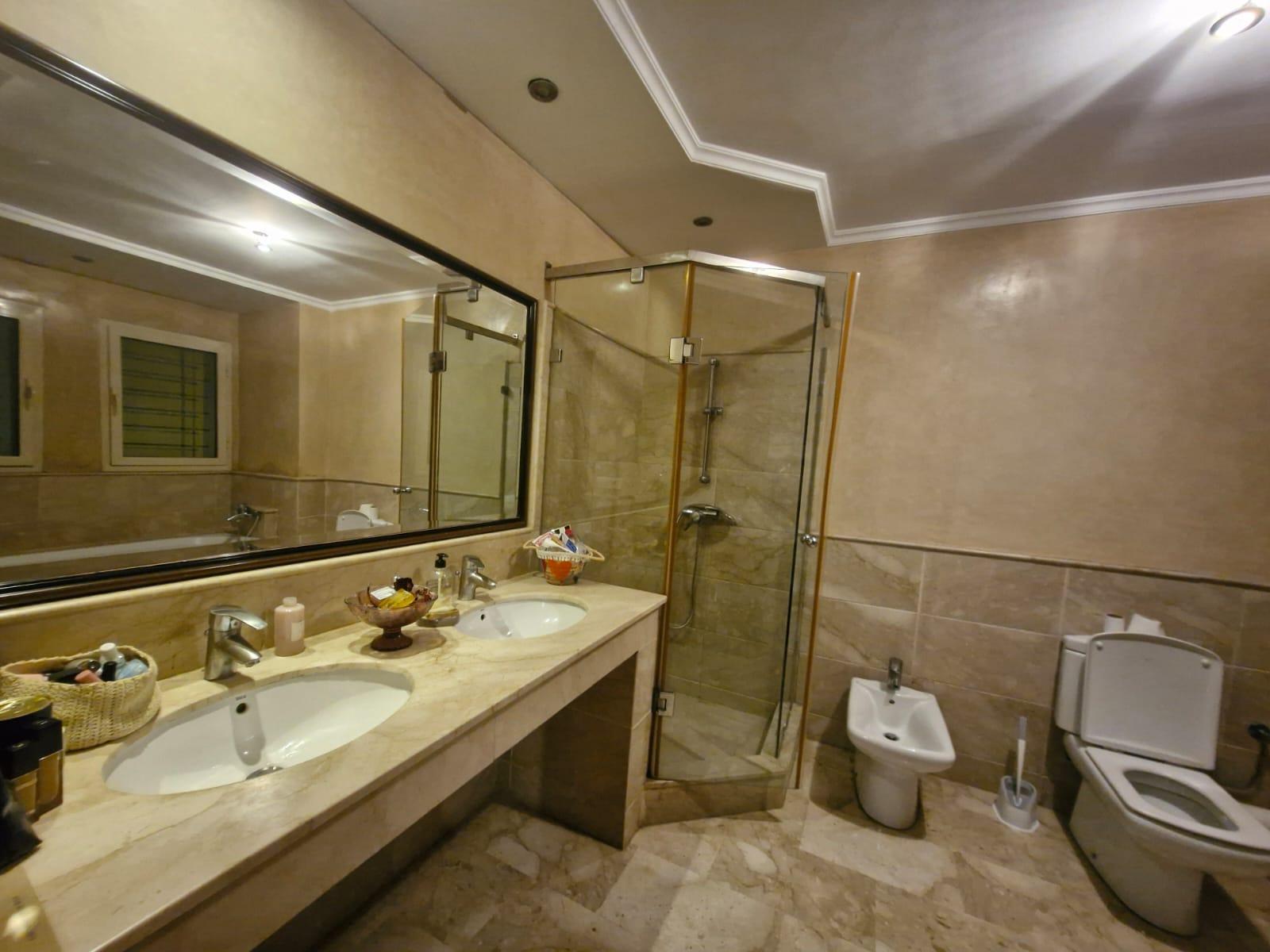 VILLA A  Vendre QUARTIER AINDIAB — 6