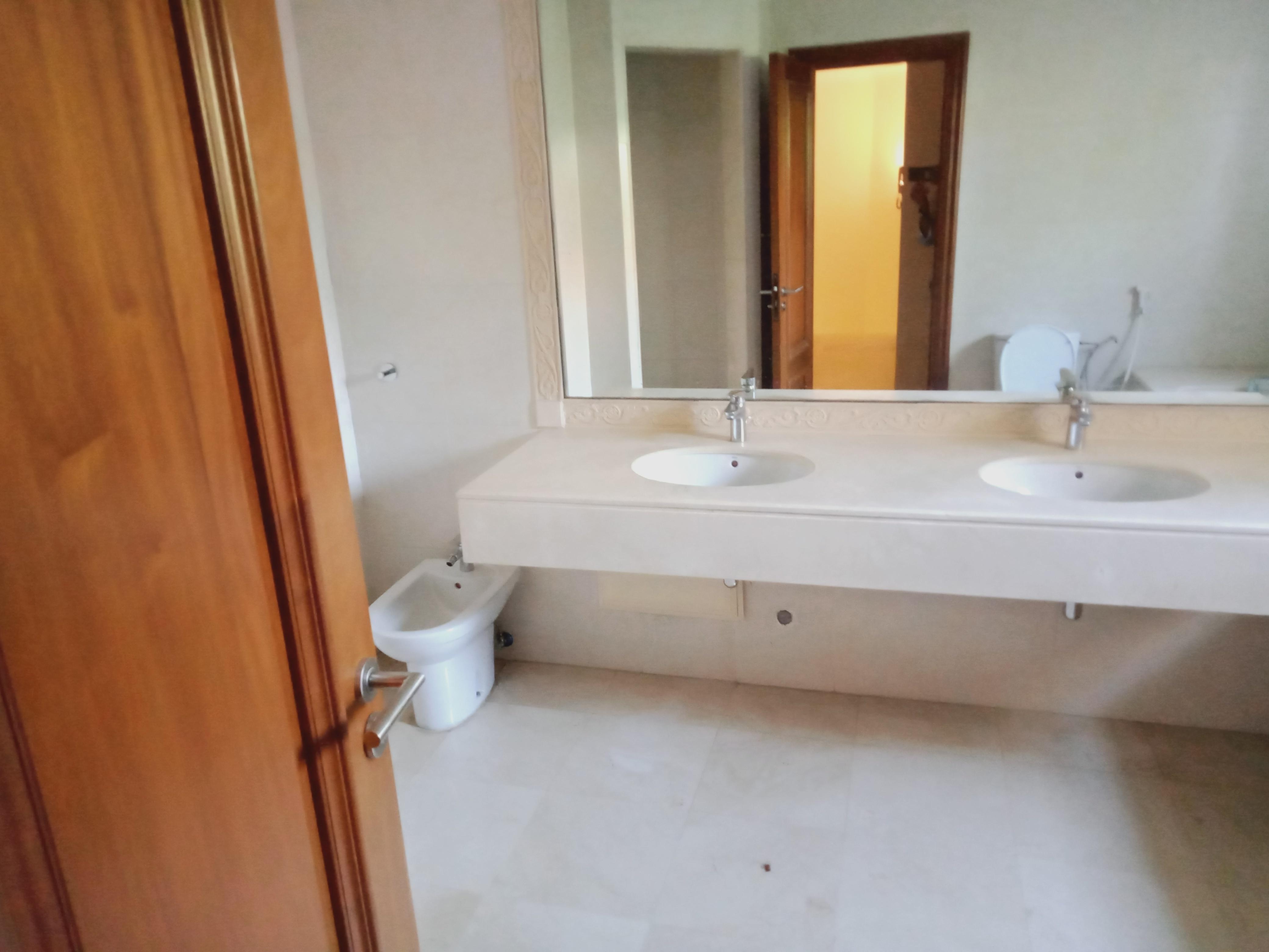 Belle villa à vendre située à  souissi Rabat — 4