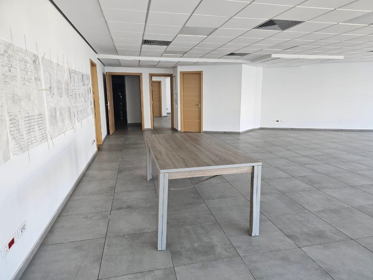 TrÃ¨s beau plateau moderne fonctionnel 430mÂ² Ã  louer — 2