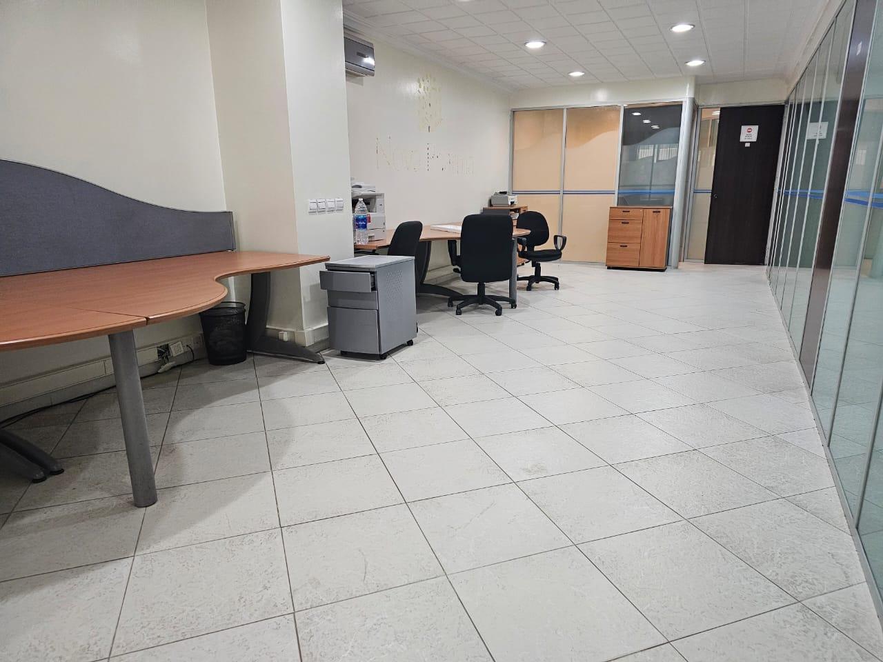 Beau plateau de bureau cloisonnÃ© 140mÂ² Ã  louer Ã  Racine — 6