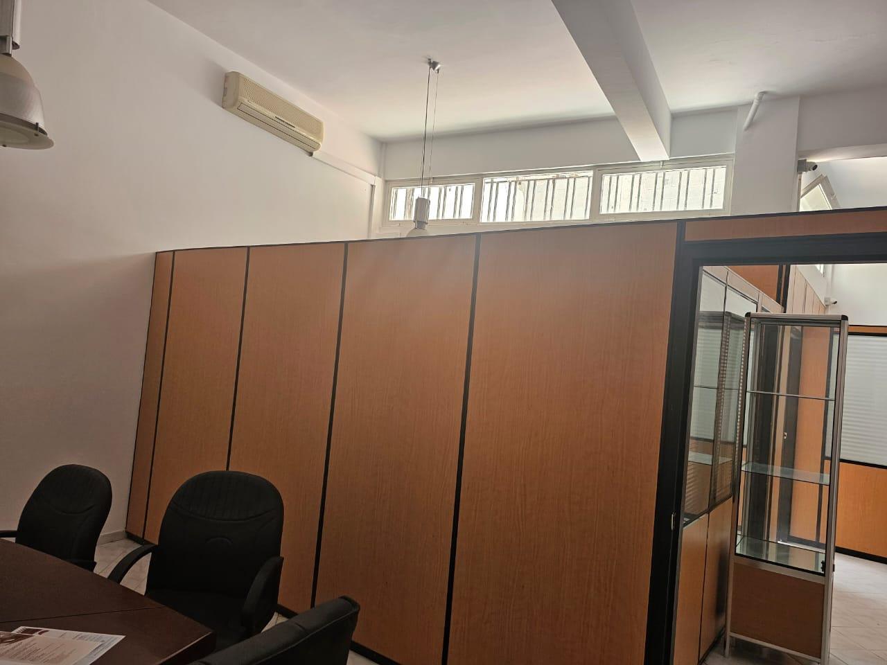 Bureau Ã  Bourgogne Ã  vendre — 5