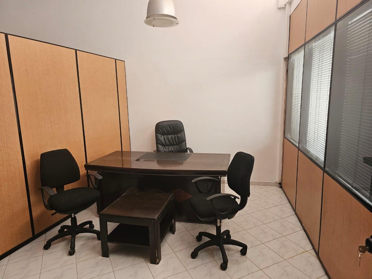 Bureau Ã  Bourgogne Ã  vendre — 4