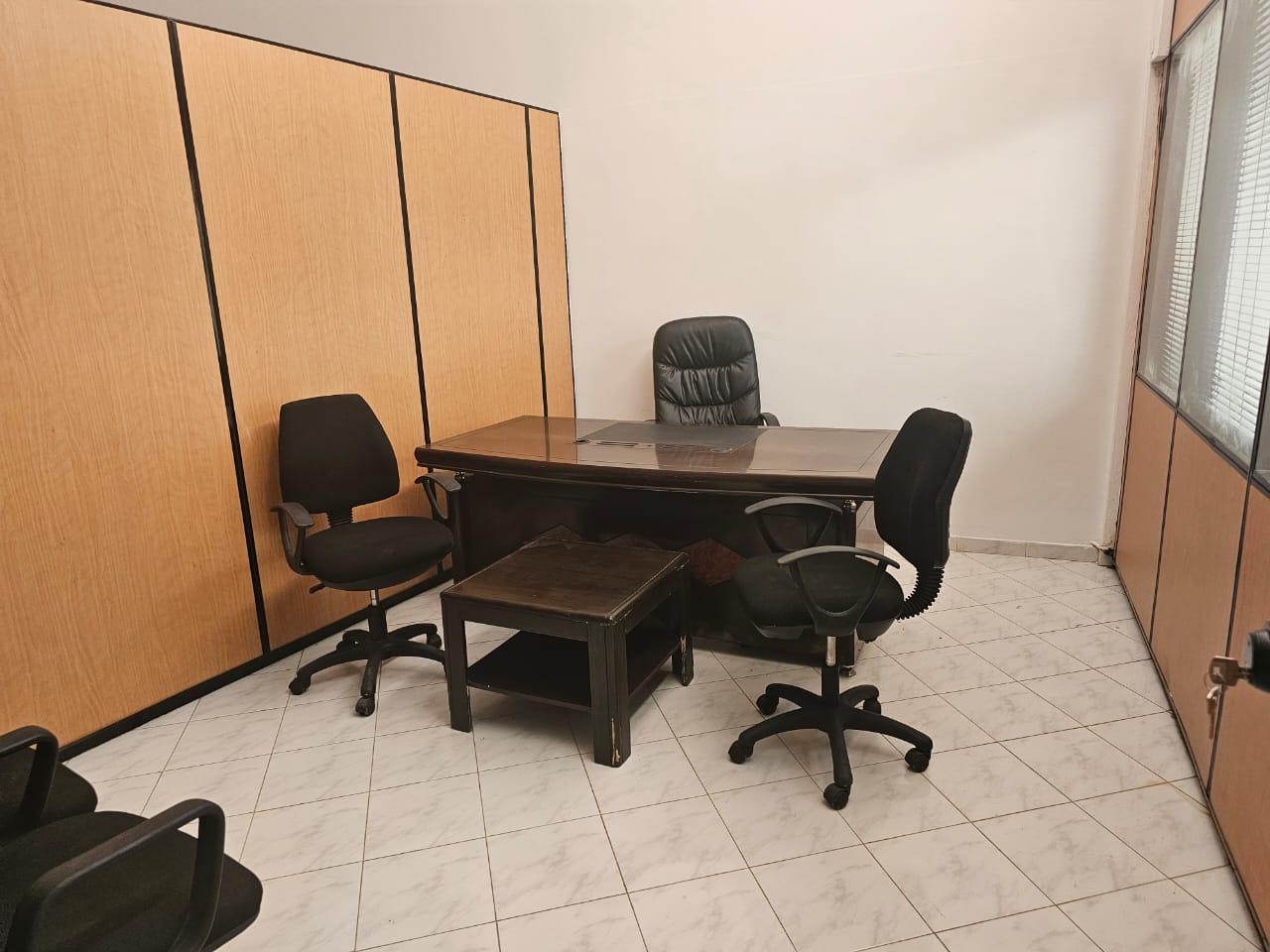 Bureau Ã  Bourgogne Ã  vendre — 6