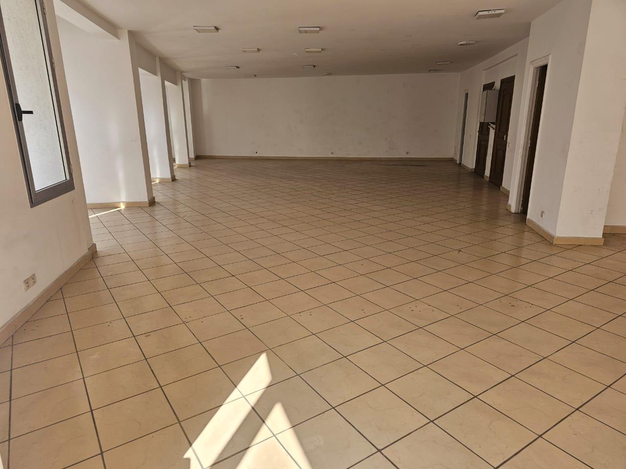 Beau plateau bureau 550mÂ² Ã  Mers Sultan Ã  louer — 3