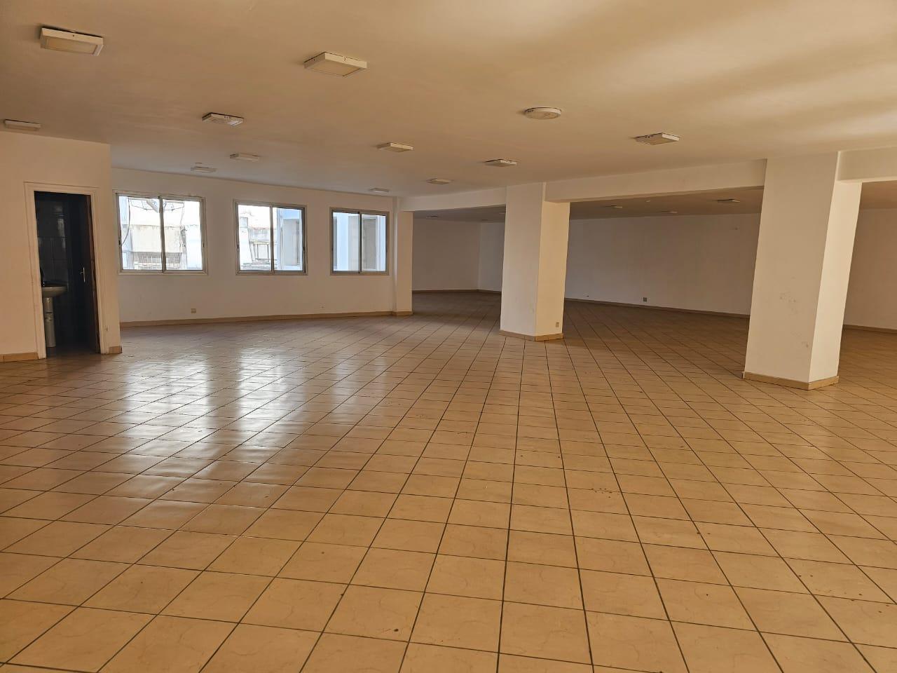 Beau plateau bureau 550mÂ² Ã  Mers Sultan Ã  louer — 4