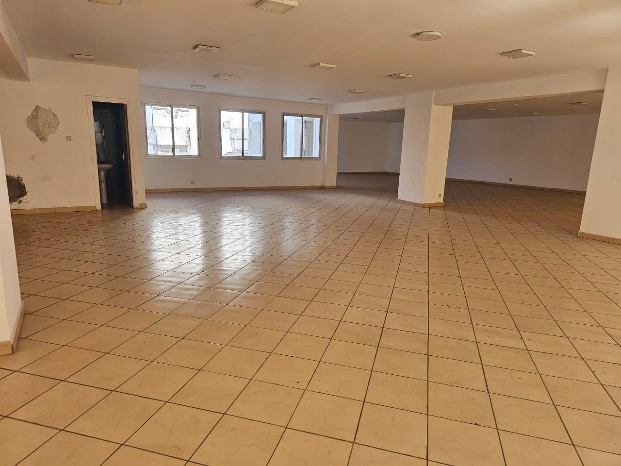 Beau plateau bureau 550mÂ² Ã  Mers Sultan Ã  louer — 2