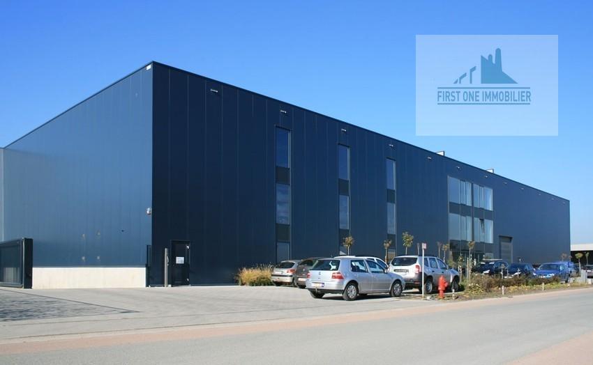Dépôt 2000 m² couvert et 3000 m² parking — 6