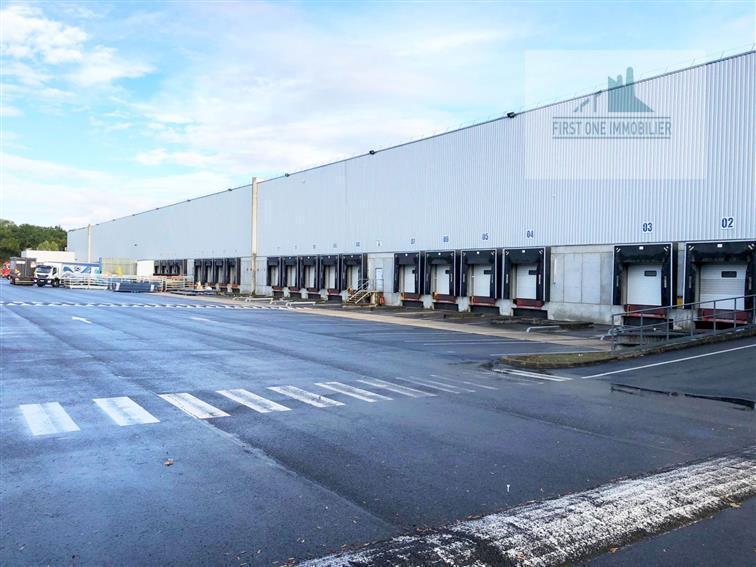 Usine bureau dépôt showroom 5000 m² — 5