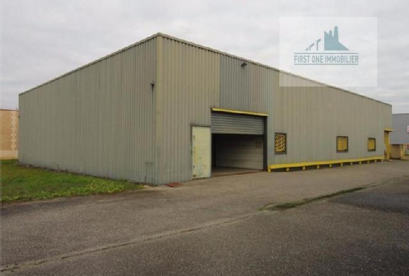 Dépôt Hangar logistique 1200 m parc logistique sécurisé — 2