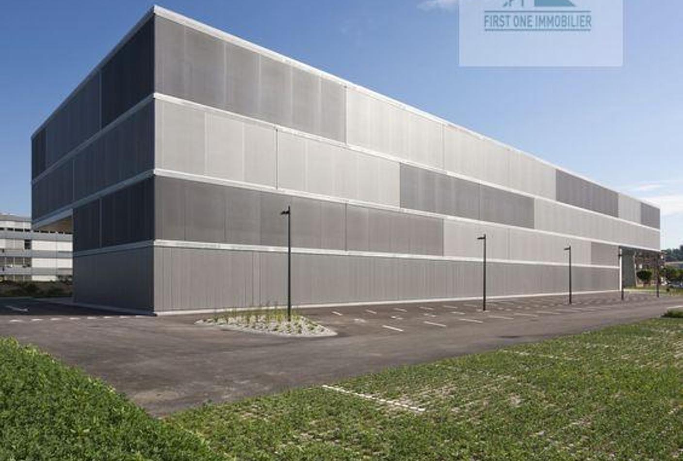 ENTREPOT DE STOCKAGE 7000 m a l air libre — 2