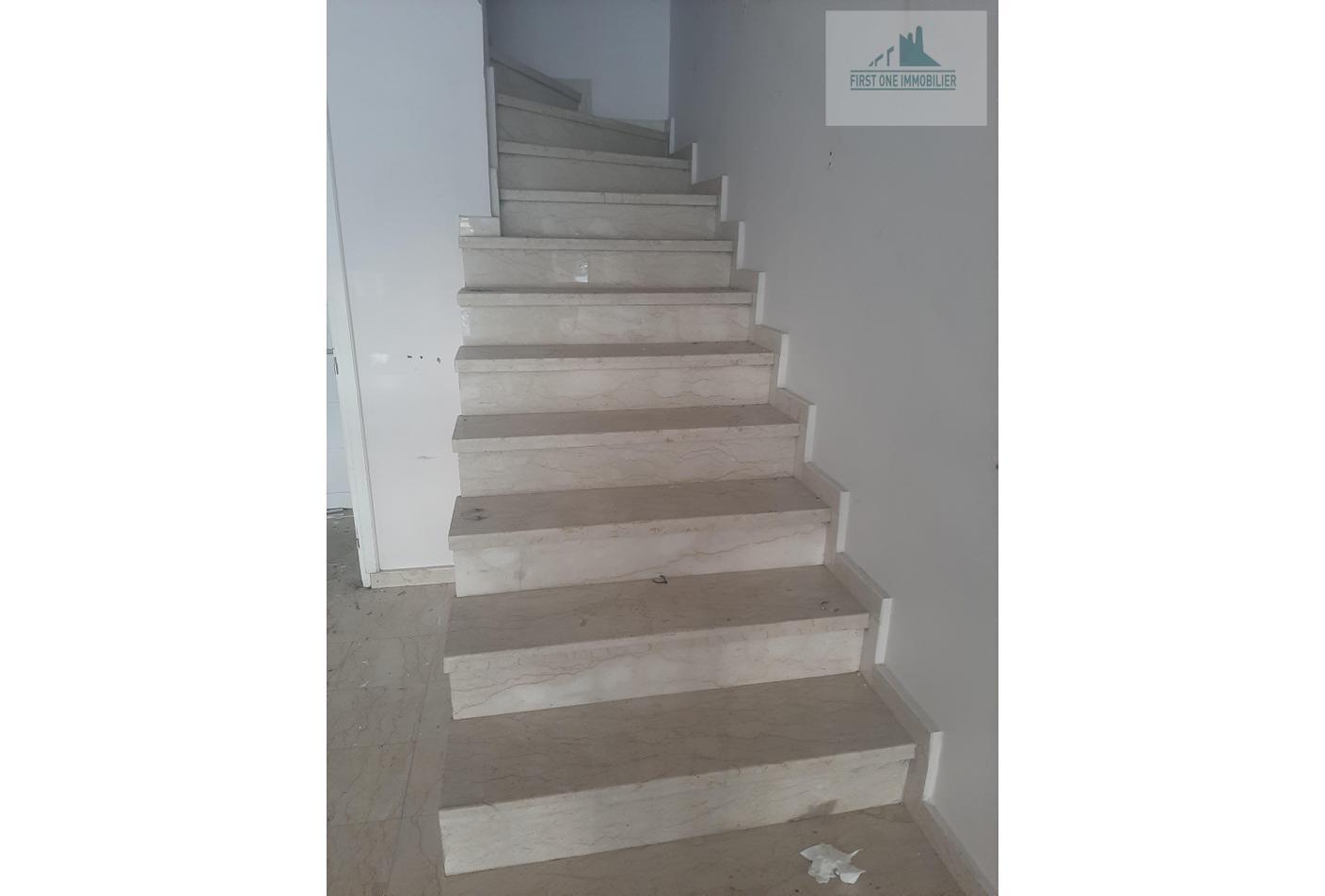 Magasin en Location 70m2 Maarif — 2