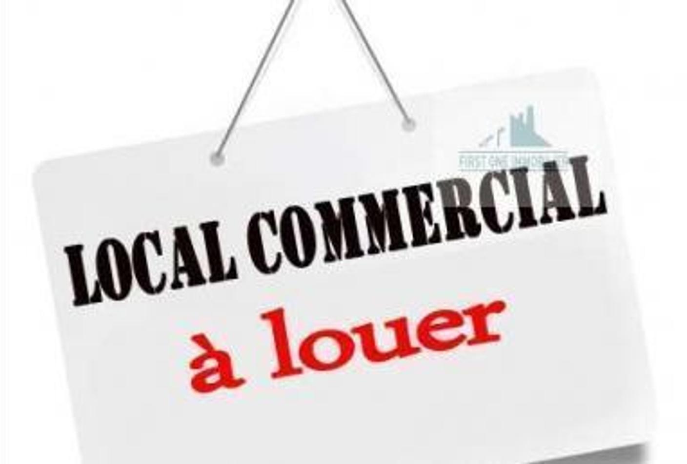 Local commercial avec Mezzanine qrt Les Hôpitaux — 2
