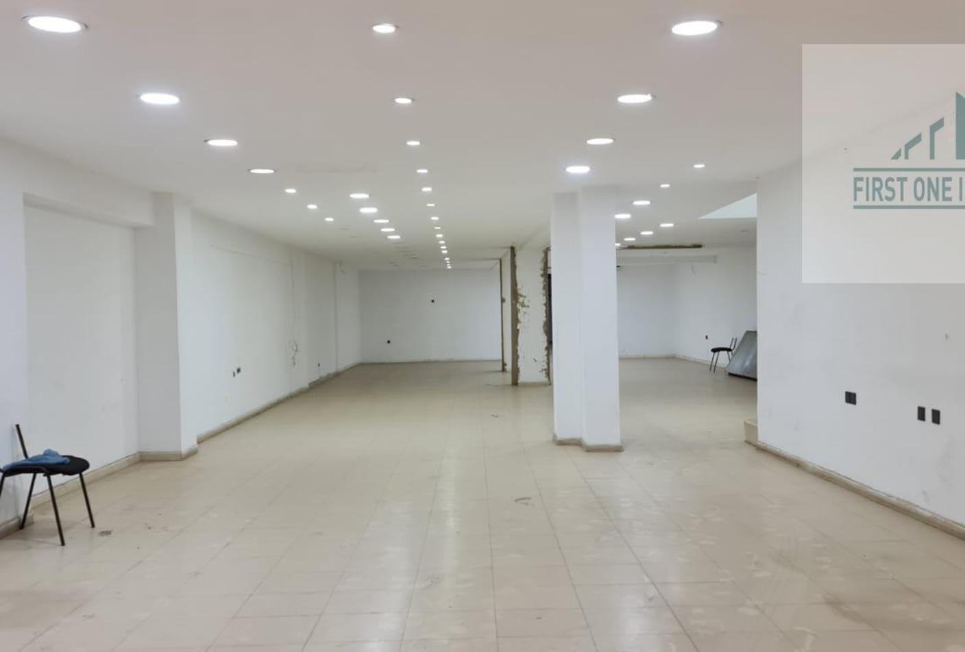 Local commercial 500 m² Val Fleuri