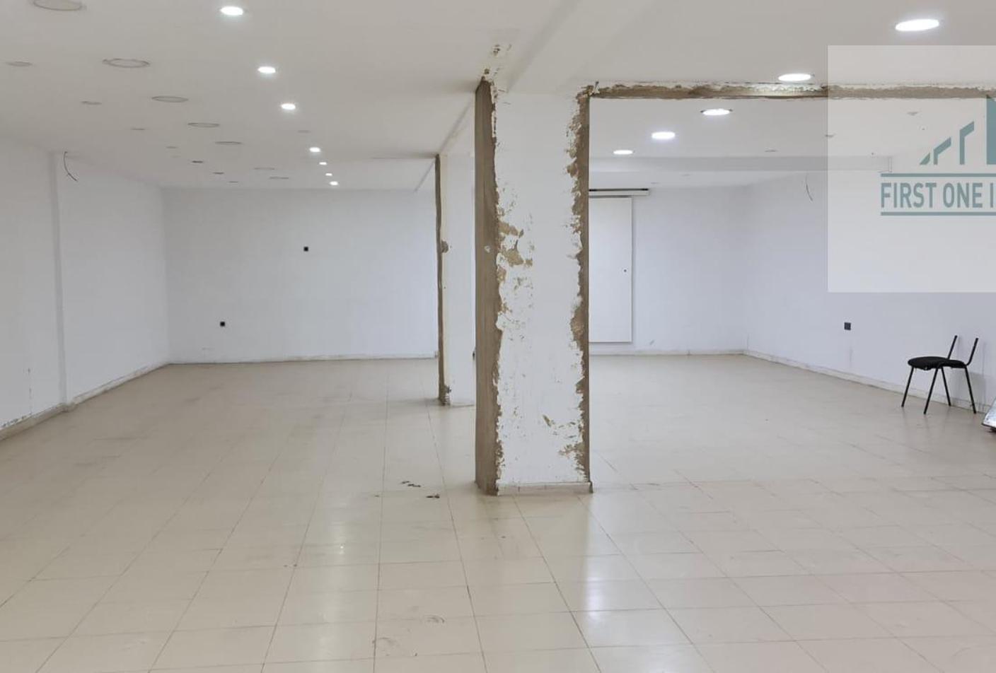 Local commercial 500 m² Val Fleuri — 2