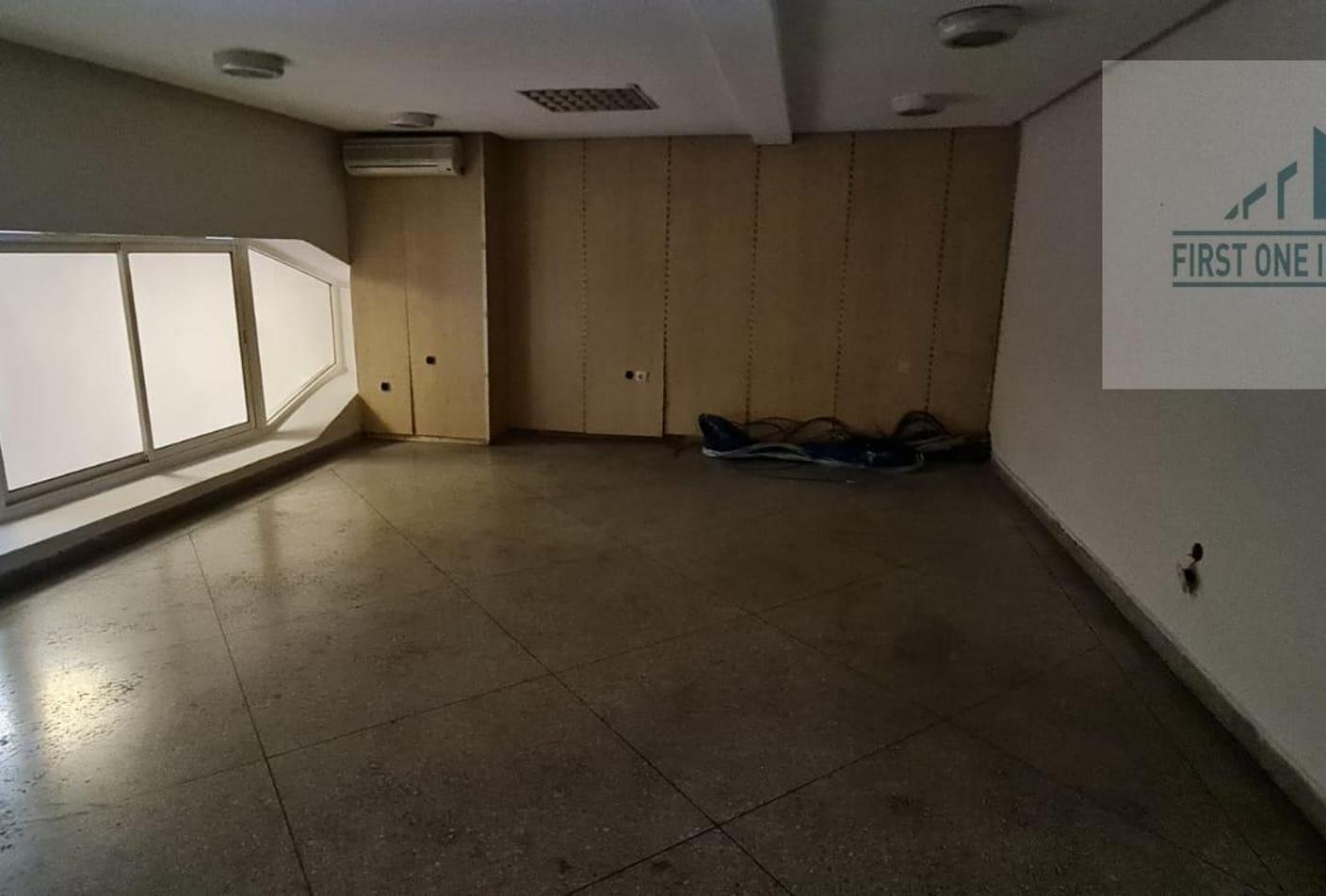 Local commercial 500 m² Val Fleuri — 5