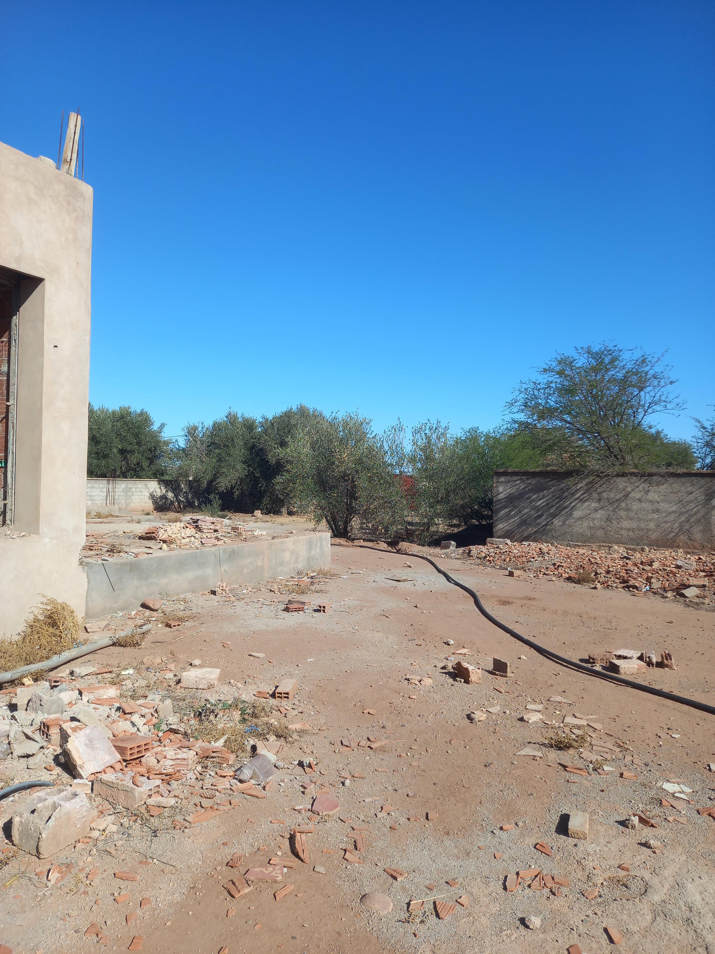 Villa titrée semi finie de 2195 m² sur route de Fès — 3