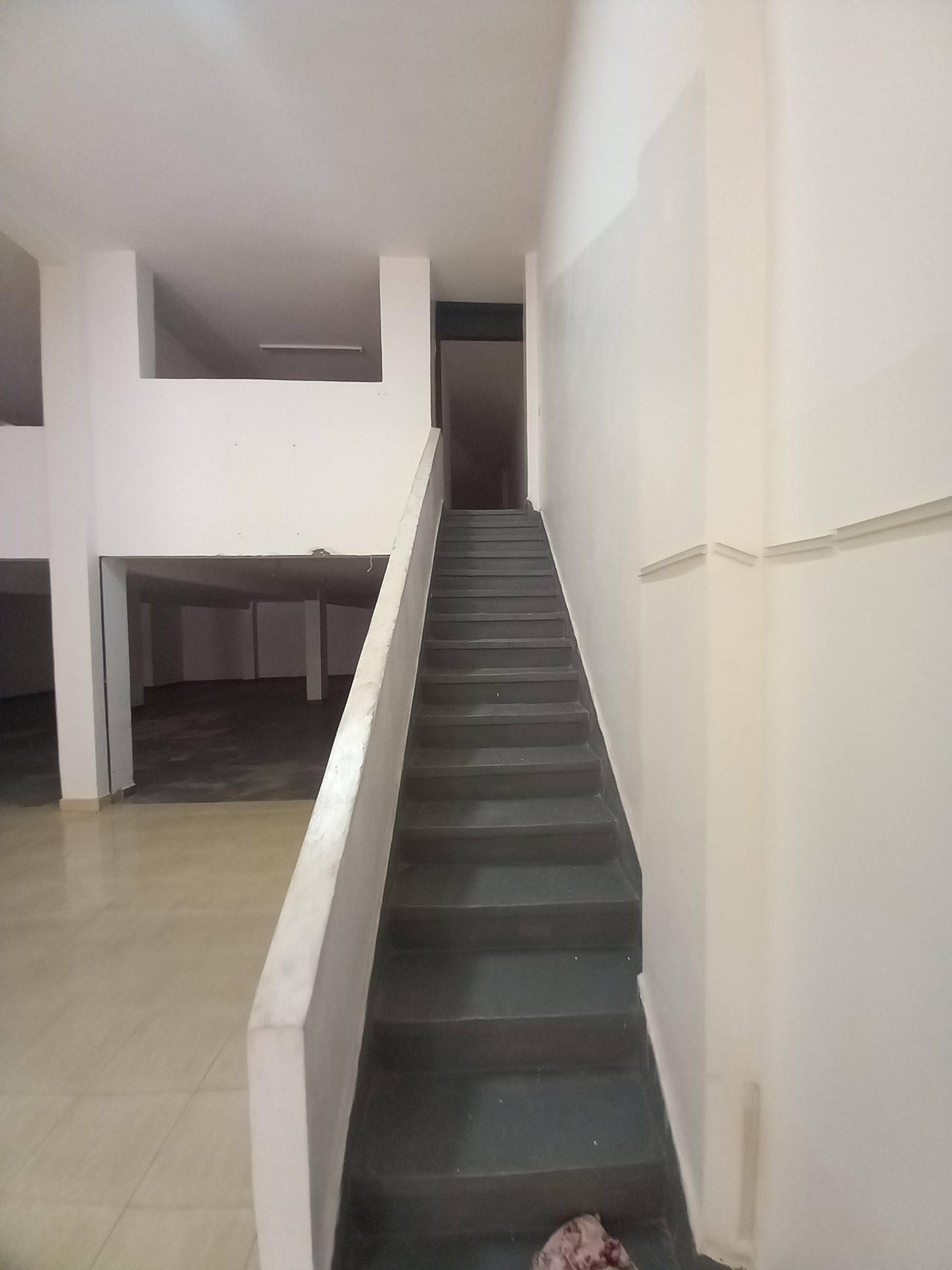 Magasin de 500 m² en location à Boukar — 2
