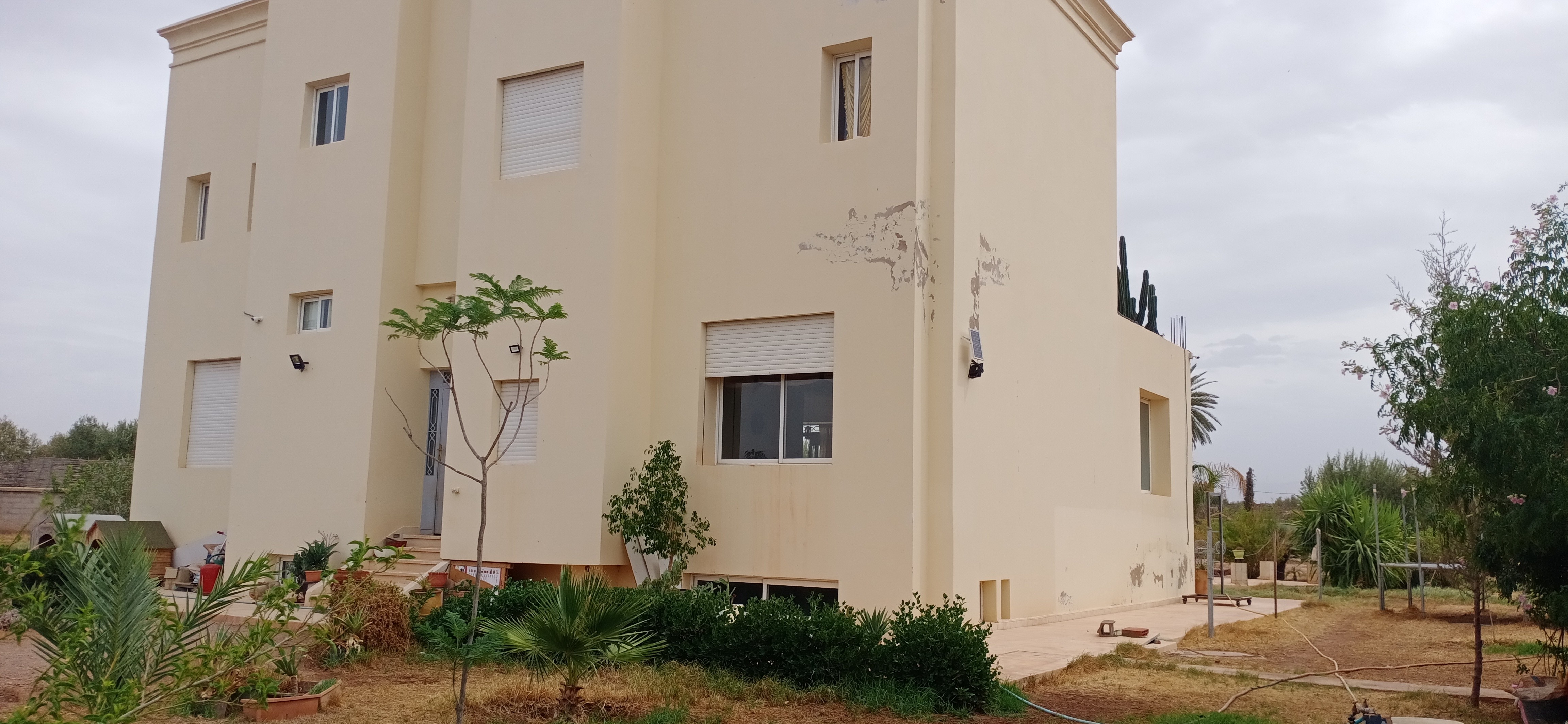 Villa de 7000 m² sur la route de Fès — 3