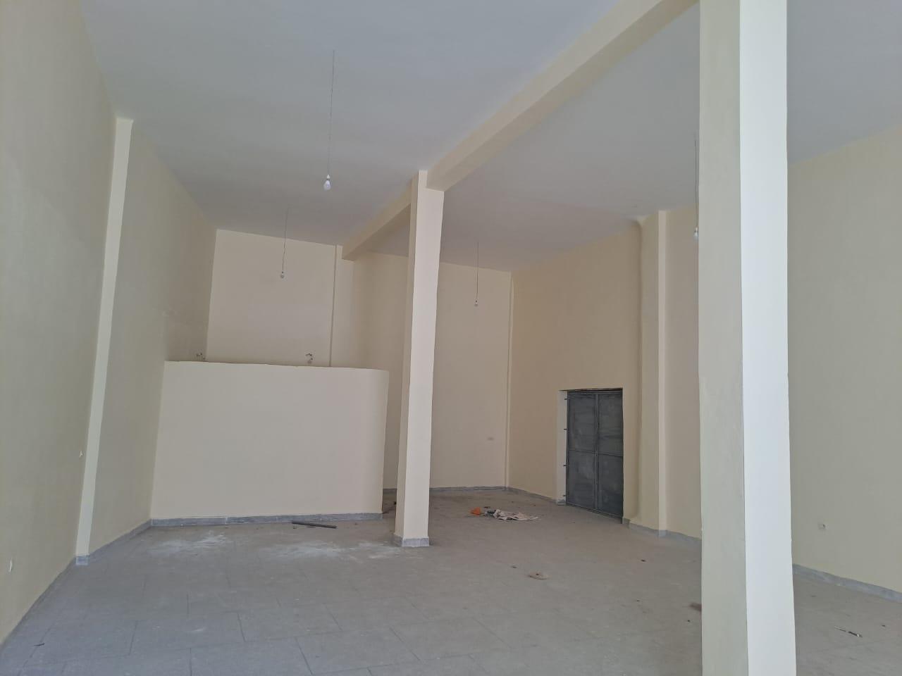 Magasin de 200 m² en location à sidi Ghanem — 2