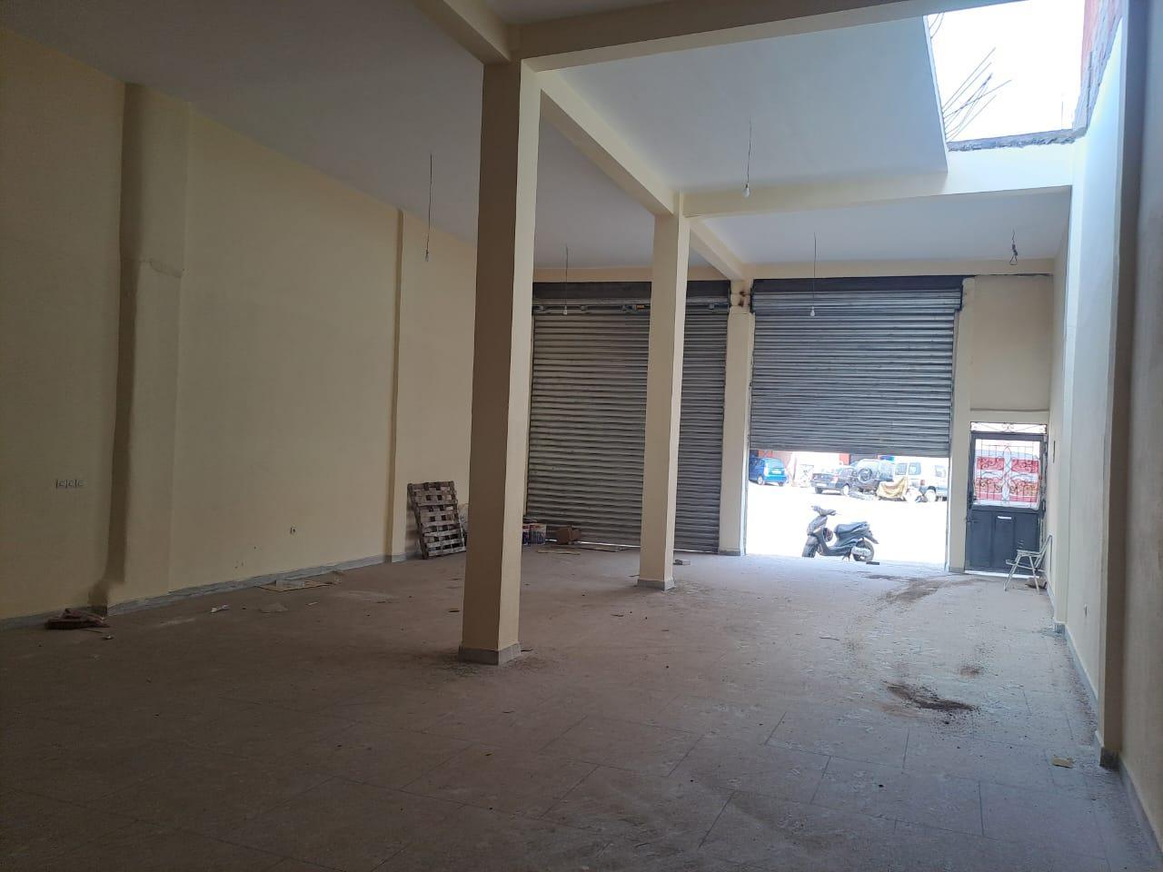 Magasin de 200 m² en location à sidi Ghanem