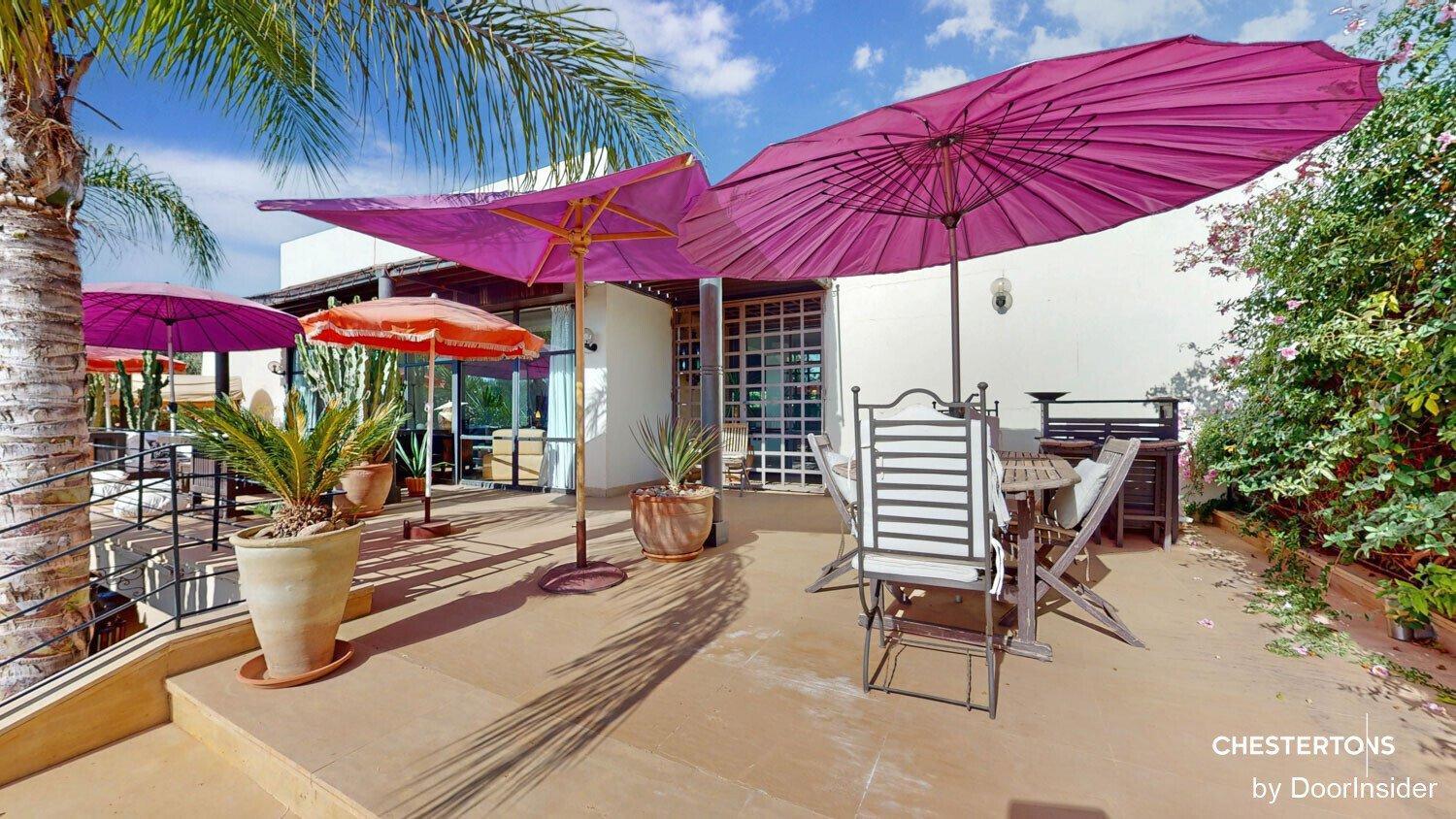 villa moderne avec belle piscine — 3