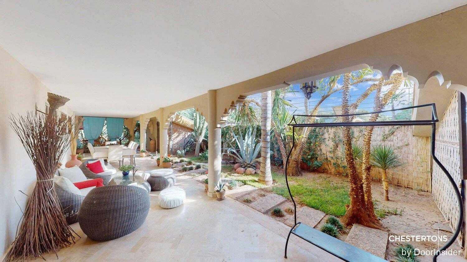 villa moderne avec belle piscine — 4