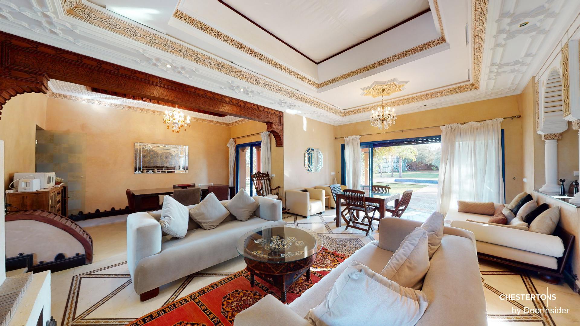 Villa au style traditionnel et moderne — 6