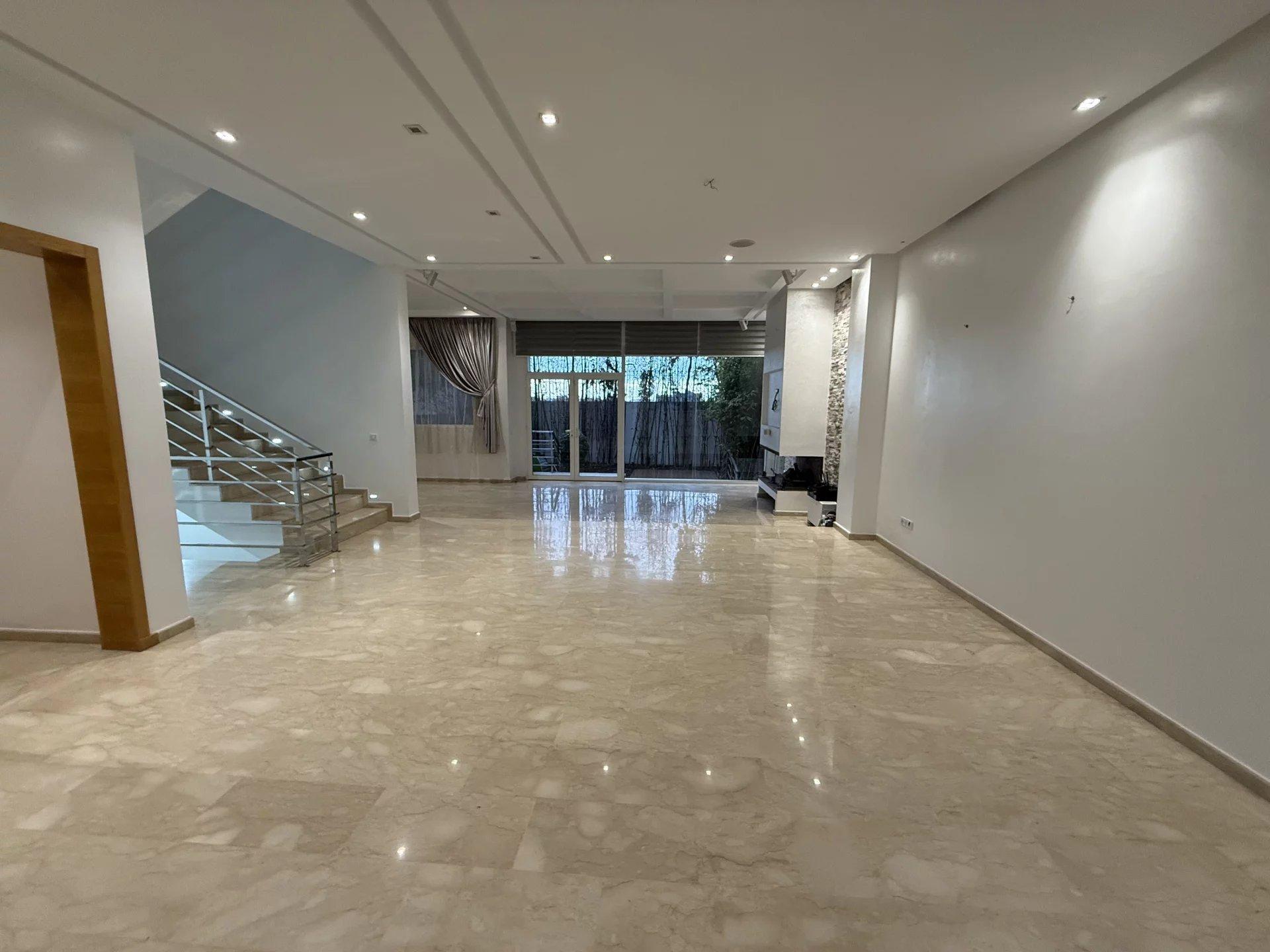 Maison moderne à vendre à Casablanca — 3