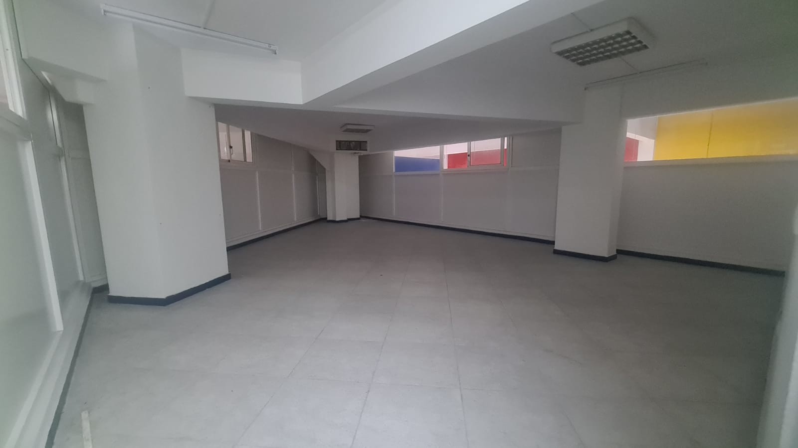 Locale commercial sur bd aïn taoujtate — 2