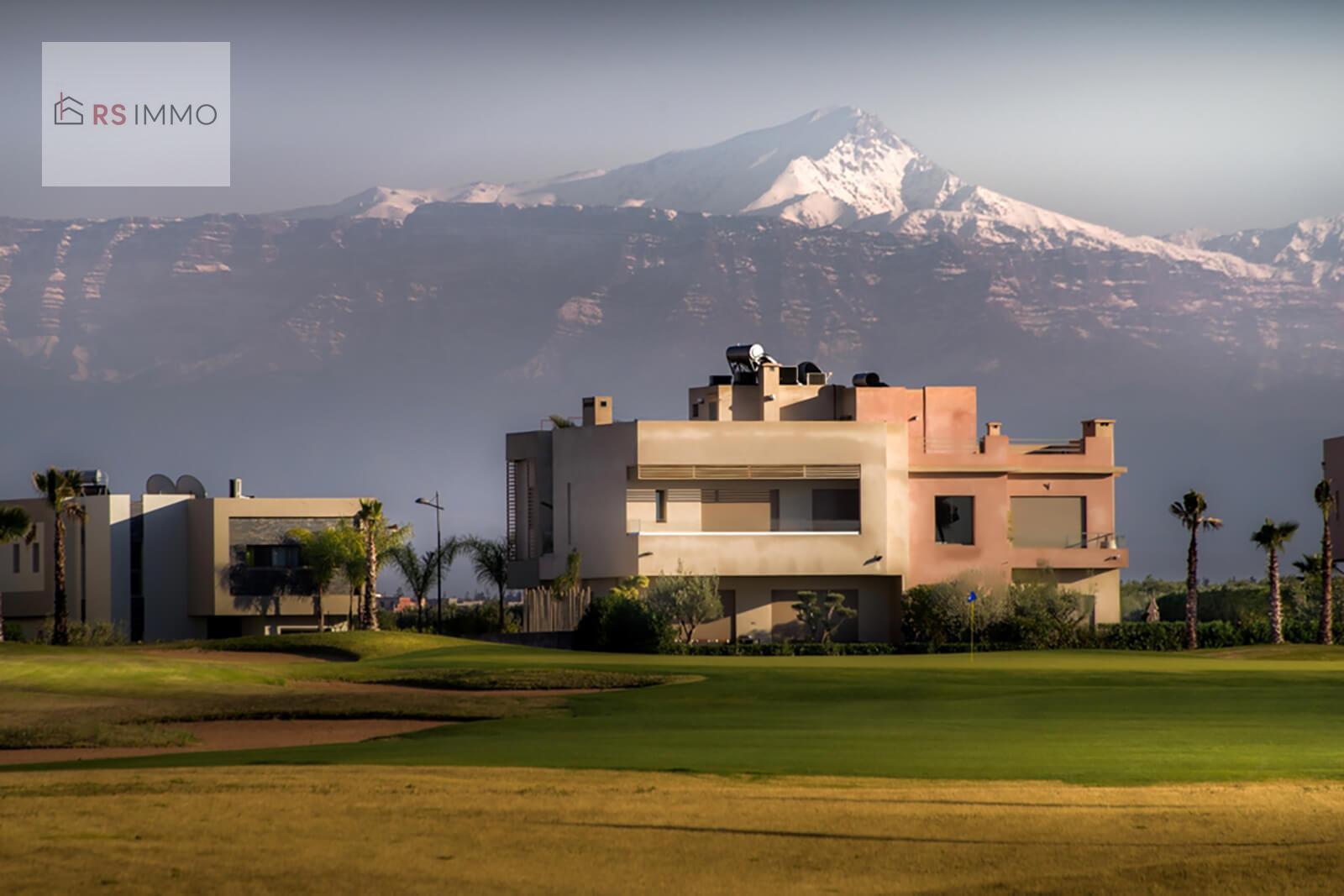 INVESTISSEMENT IMMOBILIER DE PRESTIGE : VILLA EXCEPTIONNELLE SUR GOLF ARGAN – VUE PANORAMIQUE SUR L’ATLAS