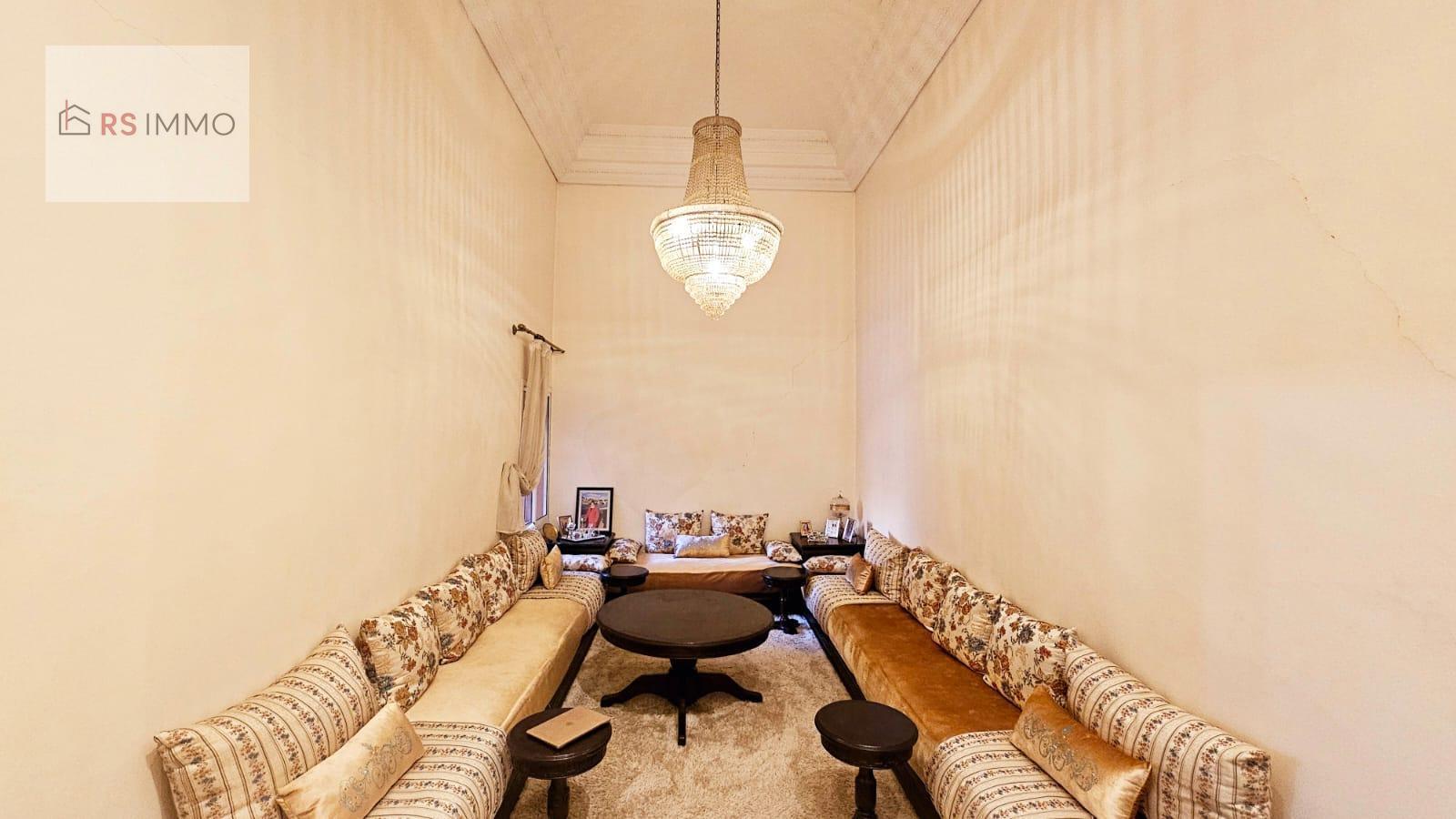 À VENDRE DUPLEX DE 306m² (COUR COMPRISE)