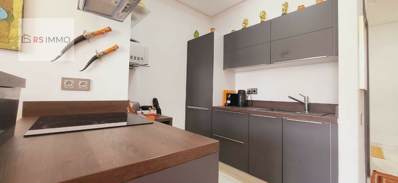 appartement a vendre sur la route de Ouarzazate a 4 minutes de l'école américaine//  200000 euro meublé — 5