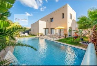 Villa de Prestige de 400 m² – Entièrement Meublée, 4 Chambres à Vendre
