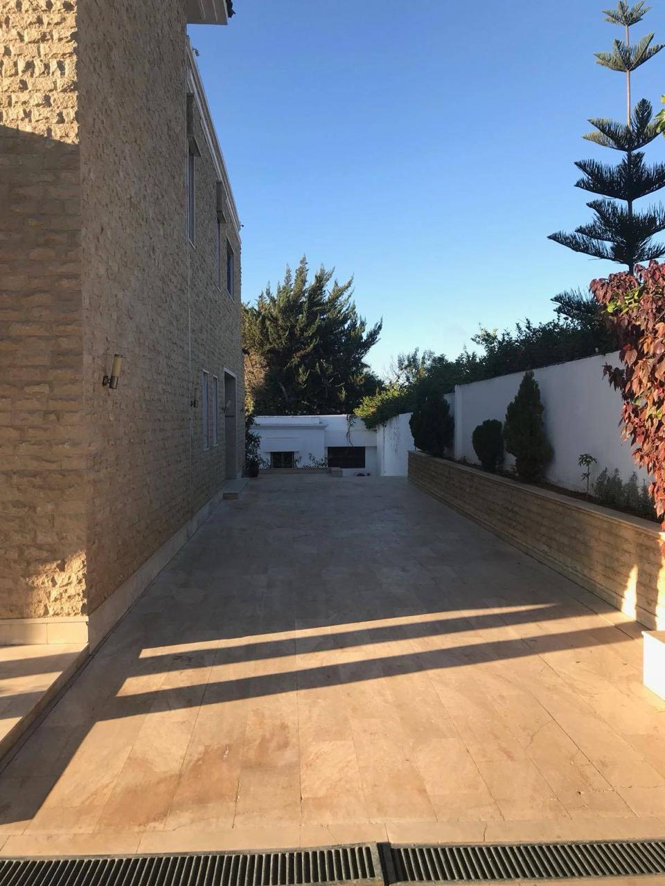 Vente villa neuve à 18M — 5